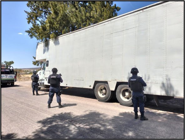 BOLETIN SSPEG: Recuperan elementos de las FSPE en Celaya, un remolque de tráiler y una camioneta con reporte de robo, además de mercancía valuada en más de medio millón de pesos.