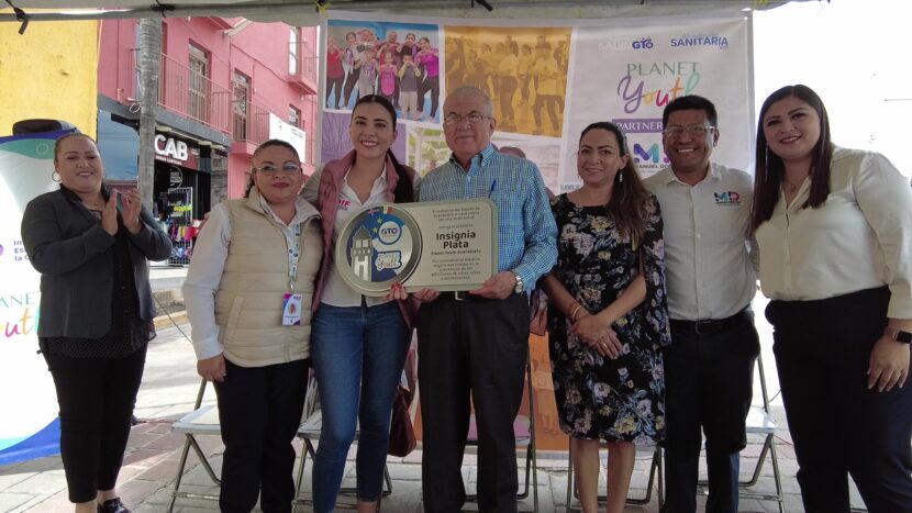 El Sistema de Salud entregó 9 Insignias Planet Youth al municipio de Manuel Doblado.