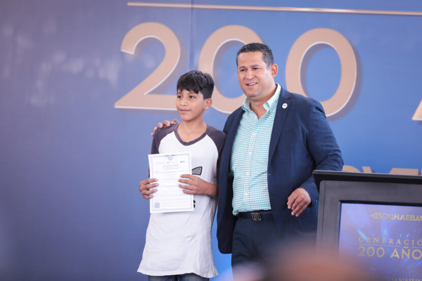 GOBIERNO DEL ESTADO: Preside Gobernador entrega de 1 mil certificados de Primaria y Secundaria.