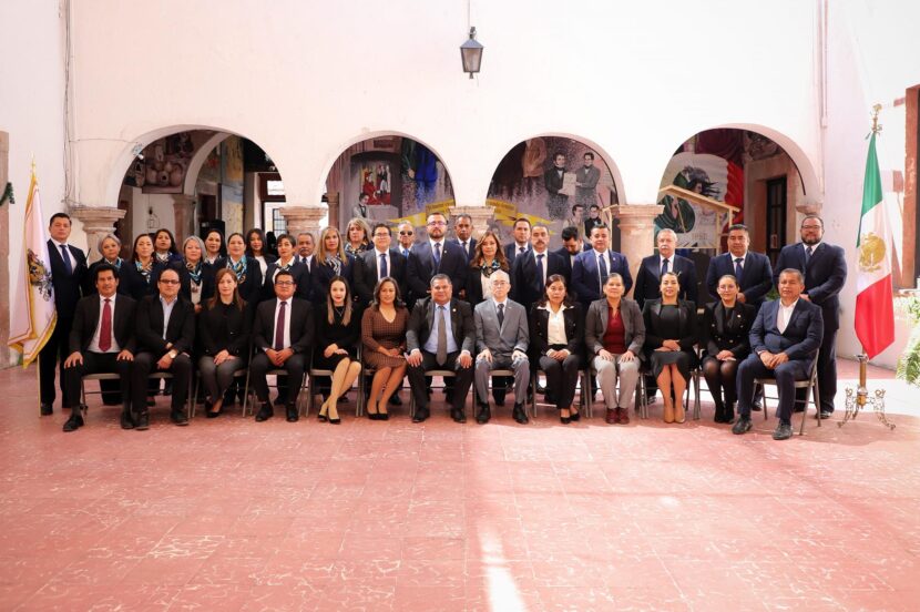 El Presidente Municipal Claudio Santoyo, llevó a cabo la Sesión Solemne y Acto Cívico, como parte de los festejos de los 200 Años de Guanajuato