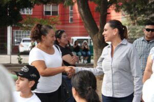 LLEVA GOBIERNO DE IRAPUATO SERVICIOS Y MEJORAS URBANAS A FLORESTA