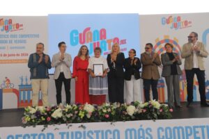 SECTURI fortalece competitividad turística con entrega de certificaciones y constancias de capacitación