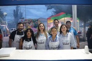 MELANIE MURILLO RECONOCE A LOS PADRES SILAOENSES EN SU DÍA
