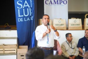 Coordinan esfuerzos para proteger la ganadería del noreste de Guanajuato; entregan kits para combatir el gusano barrenador