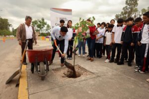 En el Marco del Día Mundial del Árbol, arranca Campaña de Reforestación en Manuel Doblado. Serán alrededor de 5 mil 500 árboles los que se contemplan para reforestar Manuel Doblado en esta temporada.