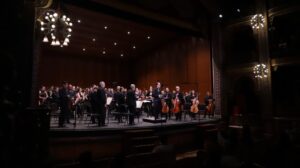 La OSUG presentó un encuentro sinfónico entre el romanticismo europeo y el legado musical latinoamericano