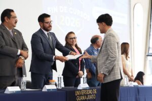 La División de Ciencias Sociales y Administrativas de la UG celebra el egreso de nuevos profesionistas