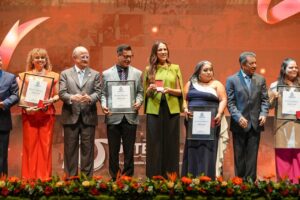 Entregan reconocimientos a la trayectoria de 30 a 50 años de Personal Docente, de Apoyo y Asistencia a la Educación
