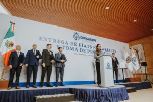 Gobernadora presenta reforma para modernizar el sistema notarial en Guanajuato.