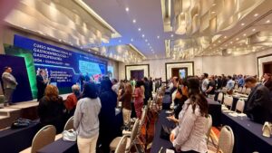 Médicos estatales fortalecen la profesionalización de la gastroenterología con curso internacional.