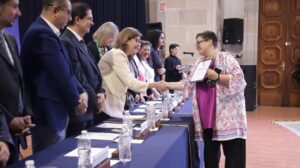 Egresan 186 profesionales de las Ciencias Sociales y las Humanidades en la UG