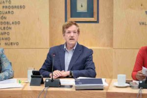 Proponen actualizar deducciones fiscales por gastos educativos para apoyar economía de las familias
