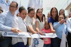 TRANSFORMAN COLONIA 8 DE JUNIO CON PAVIMENTACIÓN DE LA CALLE FRAY JUAN DE ZUMÁRRAGA