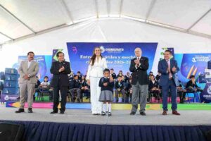 Inicia Gobierno de la Gente entrega de paquetes de útiles escolares y mochilas en Celaya.