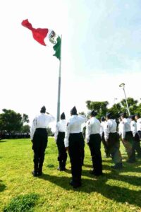FORTALECEN IDENTIDAD NACIONAL EN IRAPUATO CON IZAMIENTO DE BANDERA MONUMENTAL