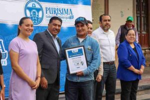 Reconoce Municipio trayectoria de personal.	De 20 a 34 años de servicio les distinguen.