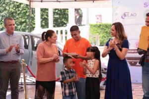 ENTREGA MELANIE MURILLO PREMIO DEL SORTEO DE FERIA 2026