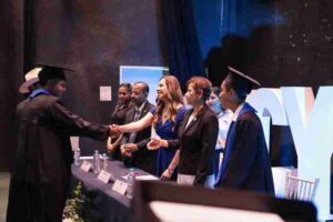 MELANIE MURILLO RECONOCE A 233 EGRESADOS DEL CECYTEG SILAO