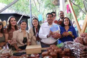 Consolida Jalpa de Cánovas la 8.ª Feria de la Nuez y el Membrillo; perfila extenderse a más días ante multitudinaria respuesta.