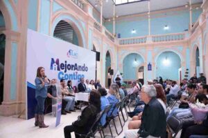 RECONOCE MELANIE MURILLO TRAYECTORIA DE 12 SERVIDORES PÚBLICOS JUBILADOS