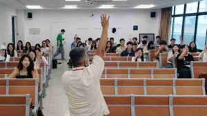 Profesor de la UG lleva experiencia académica en diplomacia corporativa a prestigiada universidad China