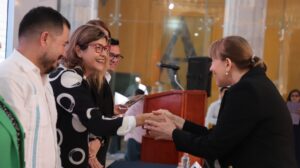 La UG reconoce la trayectoria de personal jubilado y agradece su legado