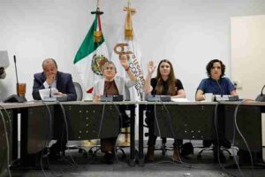 Aprueban dictamen para reducir de 35 a 25 el máximo de estudiantes por grupo en educación básica