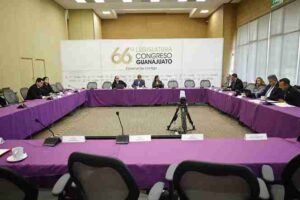 Dialogan sobre iniciativas de armonización constitucional en materia judicial