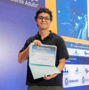 Estudiante de Medicina obtiene el primer lugar por investigación epidemiológica sobre disnatremias y mortalidad en adultos mayores en México