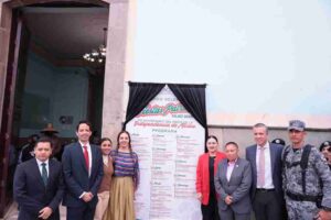 MELANIE MURILLO ENCABEZA EL INICIO DE LAS FIESTAS PATRIAS EN SILAO, DEVELA EL BANDO SOLEMNE