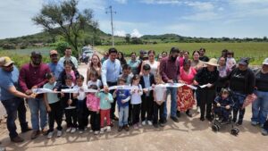Entregan obra en San José de Solís en Manuel Doblado, agradecen habitantes al alcalde Adolfo Alfaro Reyes.