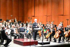 Realismo social, fuego y tundra resuenan en el concierto de la OSUG