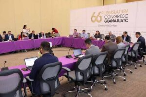 Discuten iniciativas relativas a la electromovilidad y mejora regulatoria