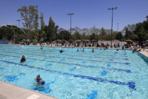 LEÓN: EL PÁSALE GRATIS LLEVA A MILES DE FAMILIAS A DISFRUTAR LAS ALBERCAS DEL CENTRO ACUÁTICO ÁNGEL CAMACHO.