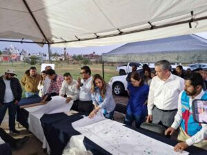 AUTORIDADES MUNICIPALES, ENCABEZADAS POR MELANIE MURILLO , SE REÚNEN CON VECINAS Y VECINOS DE SANTA CLARA DE MARINES.