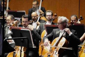 La OSUG llevó al público por un viaje de ritmos y emociones con “Justicia y ritmo”