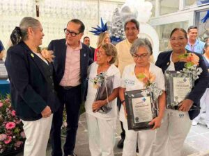 Concluyen servidores públicos exitosa trayectoria laboral en Hospital de la Gente León.