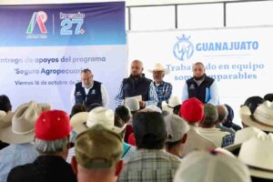 ENTREGA GOBIERNO DE IRAPUATO SEGUROS AGROPECUARIOS A 131 PRODUCTORES