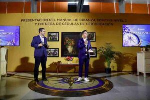 Presenta DIF Estatal Guanajuato Manual de Crianza Positiva con experiencia inmersiva