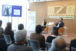 Analizan la figura de Agustín de Iturbide entre la historia y la controversia en Charlas de Café